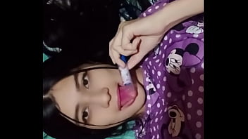 Jovencita culona seduce al cámara en vestuarios