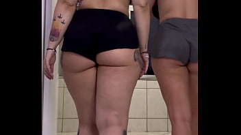 Sheer em promoção assine esposa heyya e nanda ragna observando os vizinhos pela janela