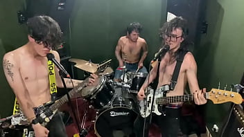 Mucha distorsión cero protección – así nos gusta – limpieza social