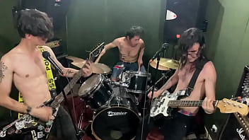 Mucha distorsión cero protección – así nos gusta – limpieza social