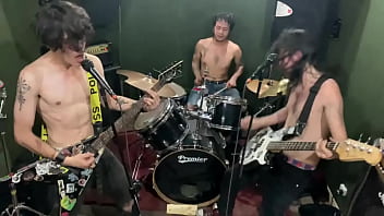 Mucha distorsión cero protección – así nos gusta – limpieza social