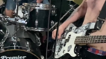 Mucha distorsión cero protección – así nos gusta – limpieza social