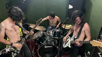 Mucha distorsión cero protección – así nos gusta – limpieza social