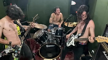 Mucha distorsión cero protección – así nos gusta – limpieza social