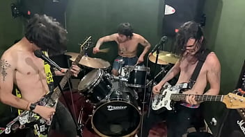 Mucha distorsión cero protección – así nos gusta – limpieza social