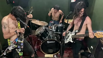 Mucha distorsión cero protección – así nos gusta – limpieza social