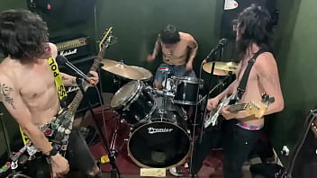 Mucha distorsión cero protección – así nos gusta – limpieza social