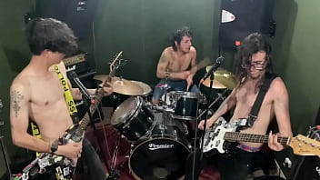 Mucha distorsión cero protección – así nos gusta – limpieza social