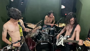 Mucha distorsión cero protección – así nos gusta – limpieza social