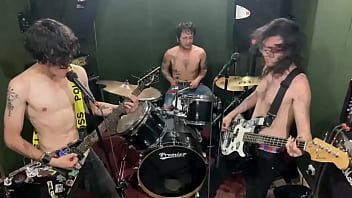 Mucha distorsión cero protección – así nos gusta – limpieza social