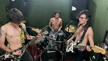 Mucha distorsión cero protección – así nos gusta – limpieza social