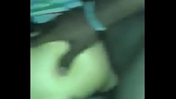 Negro perde virgindade com travesso