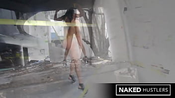 Big booty ebony gives amazing public blowjob