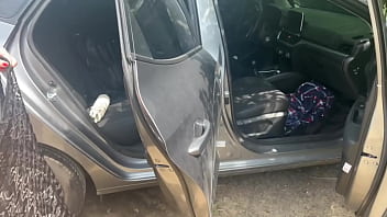 Fomos na praia estava safadinha cheia de tesão ficaram olhando o tamanho da minha bunda de fio dental