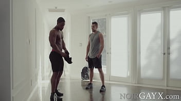 Insecure Bbc Dude Screws His Gym Trainer thumbnail