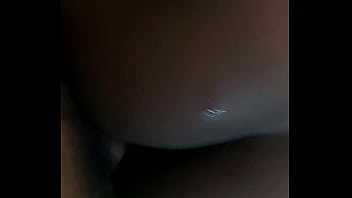 Gostosa dando de quatro na pele