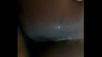 Gostosa dando de quatro na pele