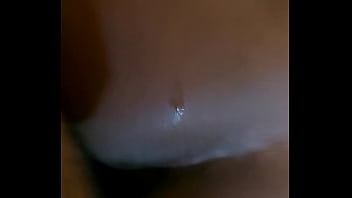 Gostosa dando de quatro na pele