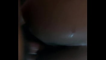 Gostosa dando de quatro na pele