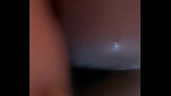 Gostosa dando de quatro na pele