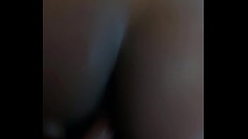 Gostosa dando de quatro na pele