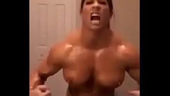 Mujer musculosa desnuda