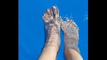 ¿que tienen tus pies que me gustan tanto #piesbonitos#footfetİsh #footfetısh#felizdomingo#uñasblanca da