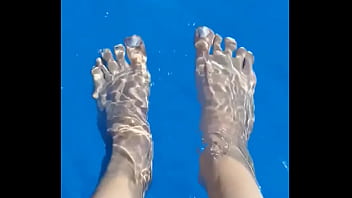 ¿que tienen tus pies que me gustan tanto #piesbonitos#footfetİsh #footfetısh#felizdomingo#uñasblanca da