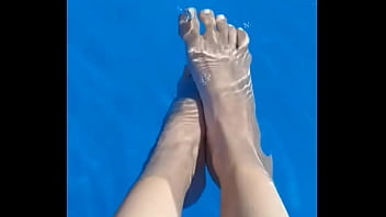 ¿que tienen tus pies que me gustan tanto #piesbonitos#footfetİsh #footfetısh#felizdomingo#uñasblanca da