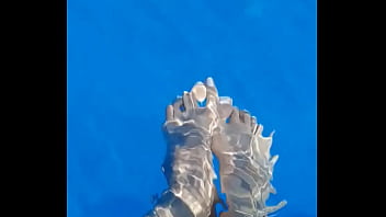 ¿que tienen tus pies que me gustan tanto #piesbonitos#footfetİsh #footfetısh#felizdomingo#uñasblanca da