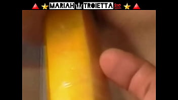 Mariah prende banana prima di fottere