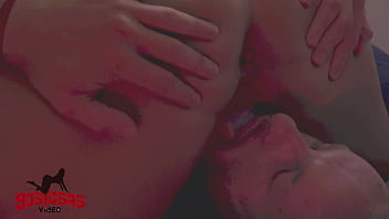 Sexo a meia luz com alemão pauzudo