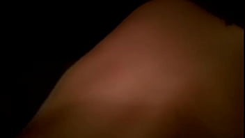 Eu dando a buceta e punhetando um estranho