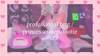 Webcam model bounces up and down and shows her tongue for everyone Webcam model bounces up and down and shows her tongue for everyone