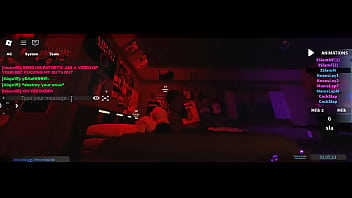 Perra inutil pide a gritos que le comparta el video a su novio con verga corta