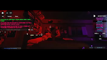 Perra inutil pide a gritos que le comparta el video a su novio con verga corta