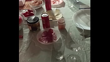 Coger con mi suegra mientras mi novia esta trabajando y terminar dentro