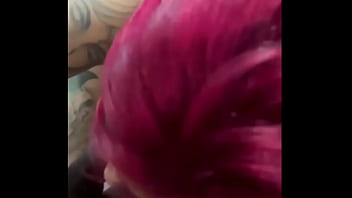 A putinha se diverte com 2 paus pretos no cu e na buceta quem não queria uma madrasta assim