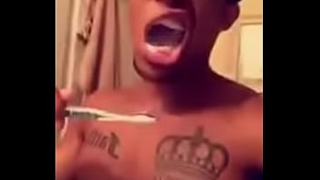 Negão Da Picona Escovndo Os Dentes Black Man Brushing Teeth Monster Cock thumbnail