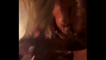 Milf com plug no rabinho pra você