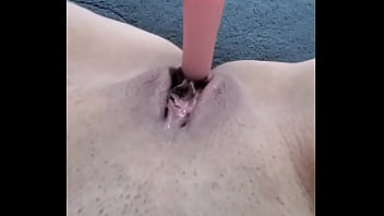 Otra vez yo tocando mi apretado coño