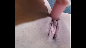 Otra vez yo tocando mi apretado coño