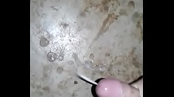 Sacudiendo al muñeco