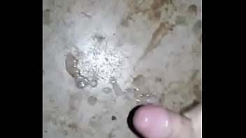 Sacudiendo al muñeco