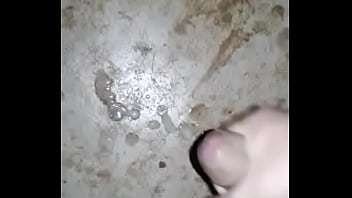 Sacudiendo al muñeco