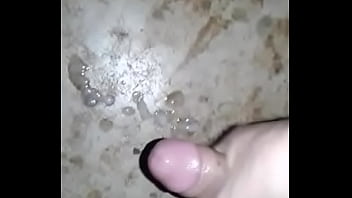 Sacudiendo al muñeco