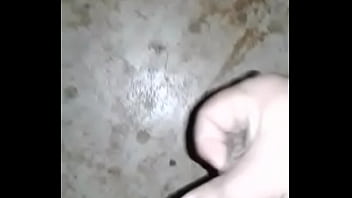 Sacudiendo al muñeco