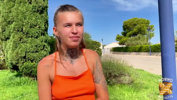 Mélanie belle blonde veut du sexe brutal