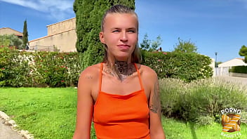 Mélanie belle blonde veut du sexe brutal