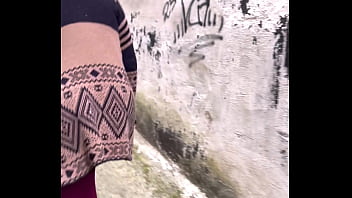 Patricinha da buceta rosa subindo o morro louca de tesão pra dar a bucetinha